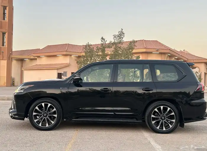 لكزس LX 2016 بلاك اديشن 2