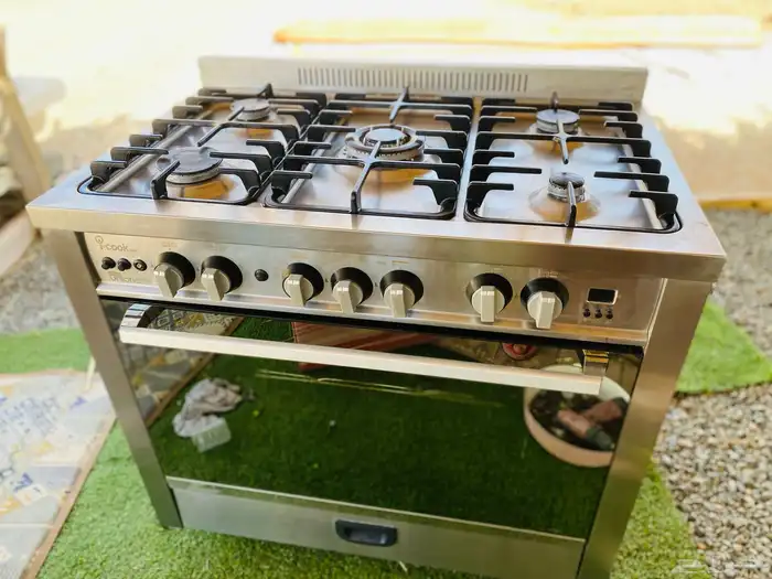 فني صيانه الافران في المنزل ويوجد سيارة 2