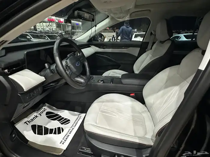 فورد تورس تيتانيوم موديل 2025 فل كامل شبه جديده 7