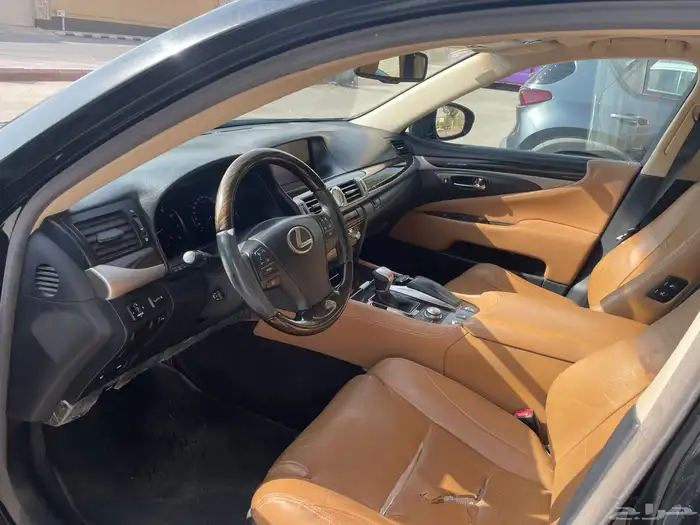 لكزس LS460 2014 نظيف 12