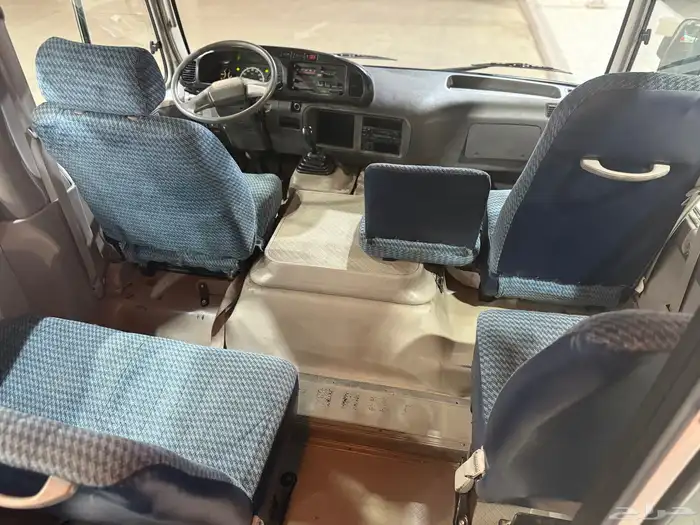 باص كوستر موديل 2011 بنزين 26 مقعد 5