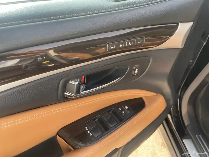 لكزس LS460 2014 نظيف 16