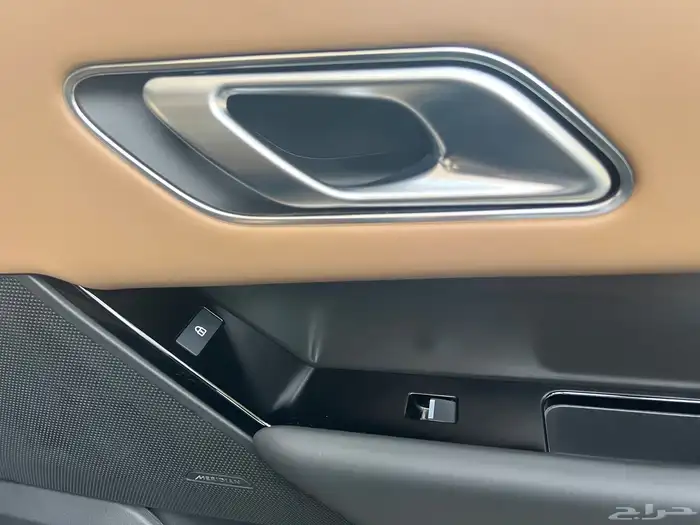 لاندروفر 2025 فيلار p250 مالك اول ممشى 21 الف بحالة الجديد 72