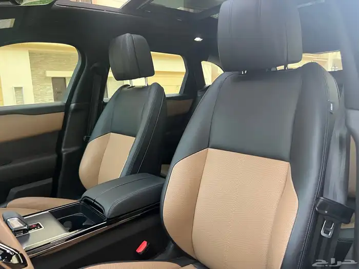 لاندروفر 2025 فيلار p250 مالك اول ممشى 21 الف بحالة الجديد 55