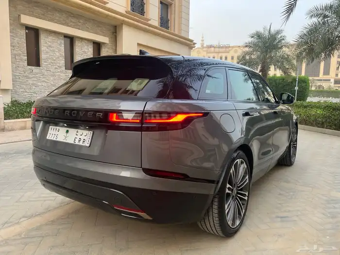 لاندروفر 2025 فيلار p250 مالك اول ممشى 21 الف بحالة الجديد 43