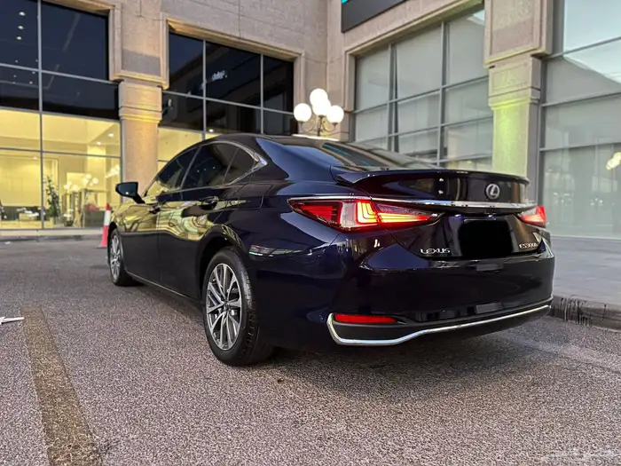 لكزس ES300 2023 سعودي 7