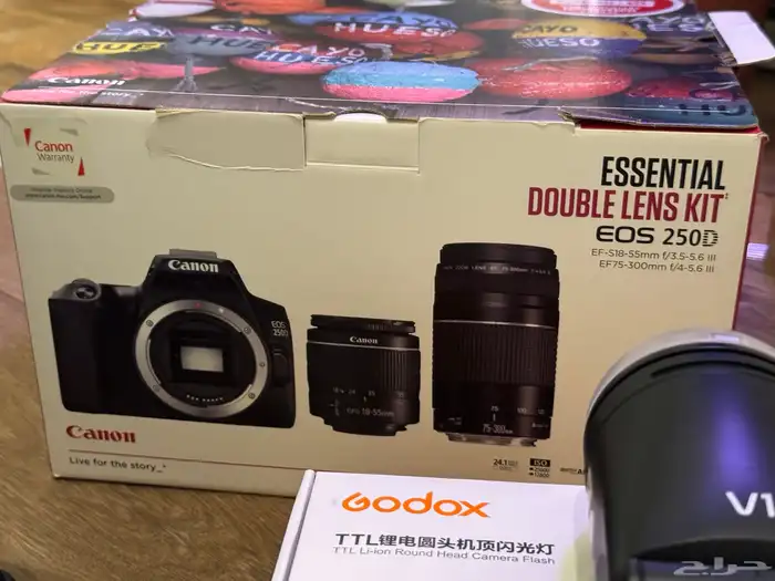 عدة تصوير كاملة  Canon 250D بعدستين   50mm   فلاش Godox 7