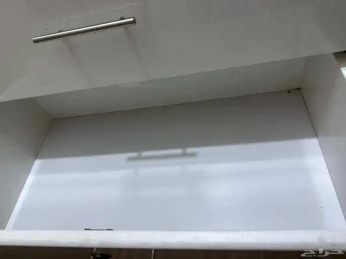 دولاب ادراج ابيض وأرفف مفتوحة 2