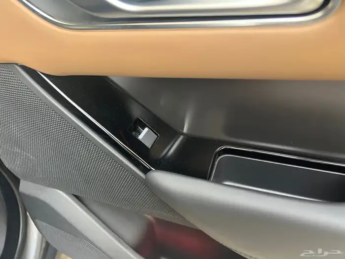 لاندروفر 2025 فيلار p250 مالك اول ممشى 21 الف بحالة الجديد 79