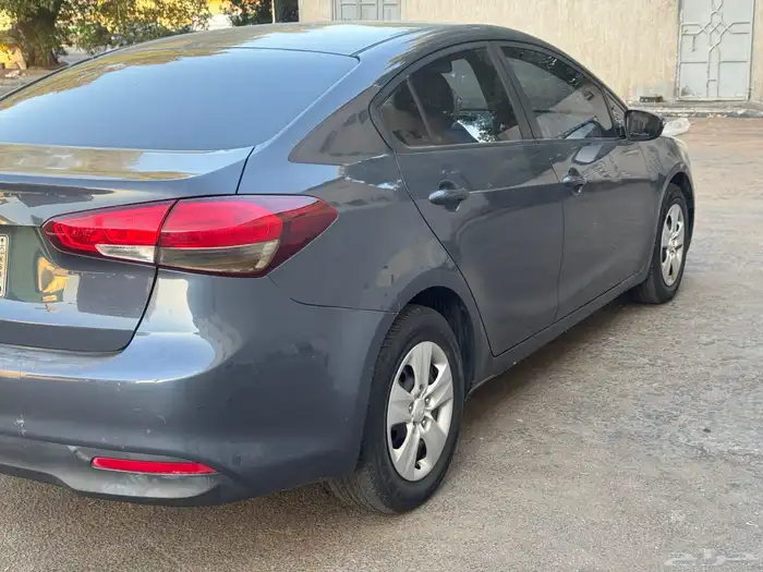 كيا سيراتو 2017 للبيع 6