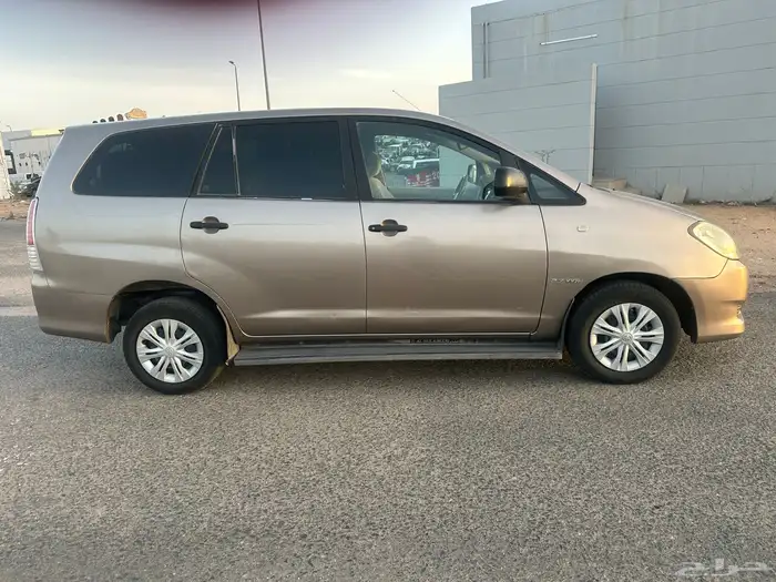 انوفا 2010 نظيف جدا 2