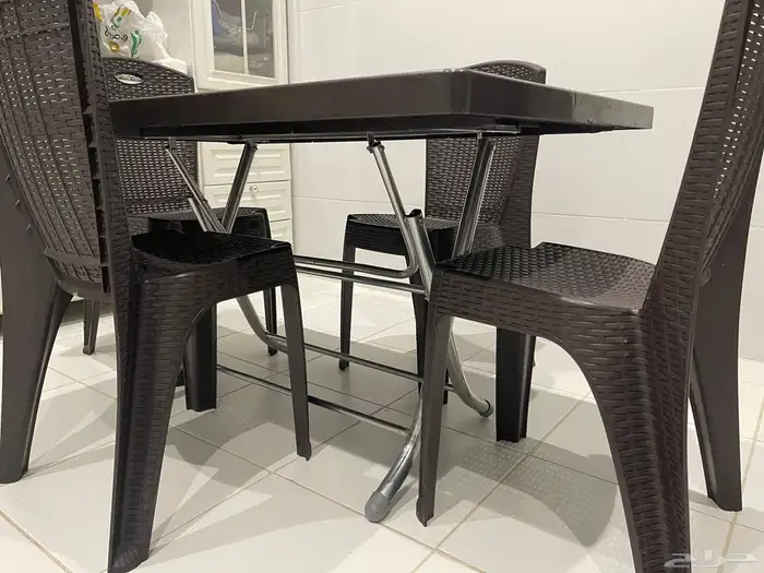 طاولة واربع كراسي 7