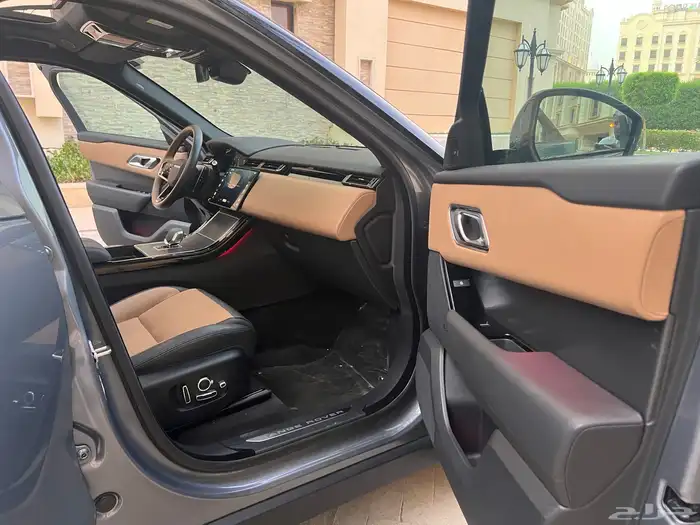 لاندروفر 2025 فيلار p250 مالك اول ممشى 21 الف بحالة الجديد 66