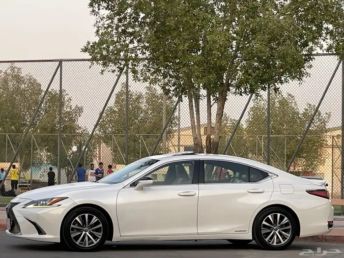 لكزس-ES300h-2020(ممشي92الف) 2