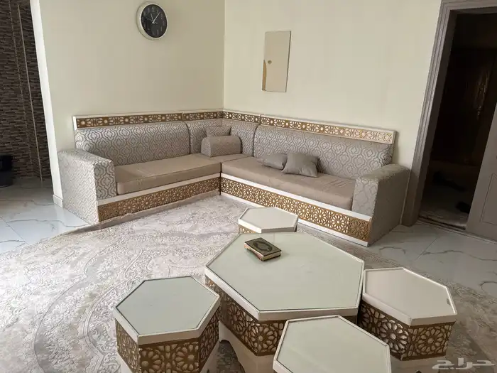 كنب زاوية مع طاولات 3