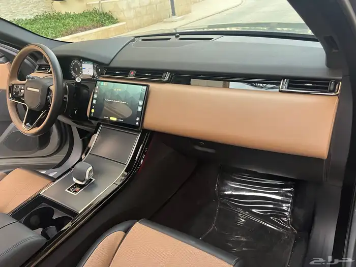 لاندروفر 2025 فيلار p250 مالك اول ممشى 21 الف بحالة الجديد 69