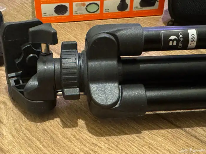 عدة تصوير كاملة  Canon 250D بعدستين   50mm   فلاش Godox 4