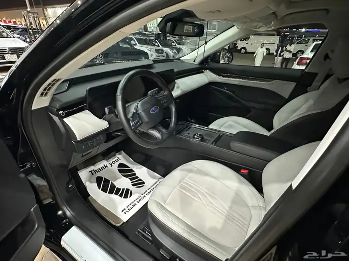 فورد تورس تيتانيوم موديل 2025 فل كامل شبه جديده 6