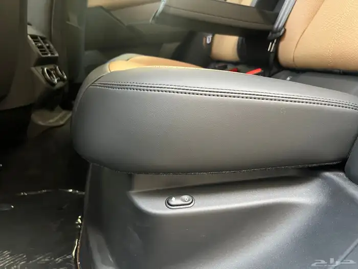 لاندروفر 2025 فيلار p250 مالك اول ممشى 21 الف بحالة الجديد 64