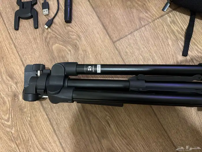 عدة تصوير كاملة  Canon 250D بعدستين   50mm   فلاش Godox 10