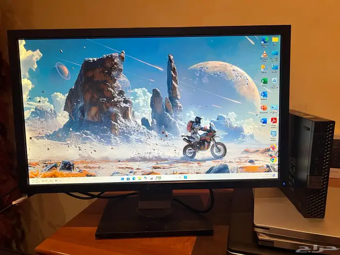 كمبيوتر مكتبي ديل ميني مع شاشتين ديل 24 بوصة 3