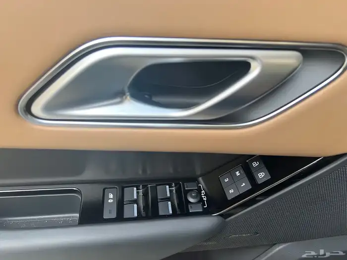 لاندروفر 2025 فيلار p250 مالك اول ممشى 21 الف بحالة الجديد 57