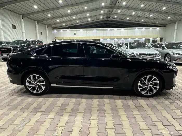 فورد تورس تيتانيوم موديل 2025 فل كامل شبه جديده 4