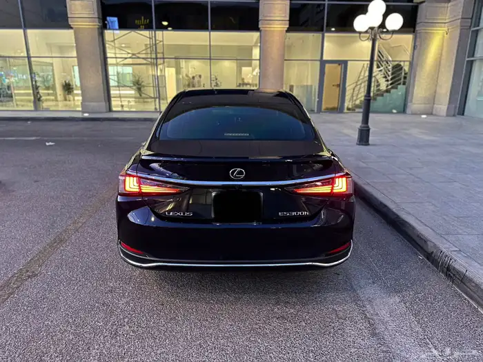 لكزس ES300 2023 سعودي 5