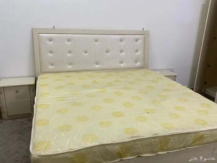 غرفة نوم للبيع نظيف استعمال نظيف 1
