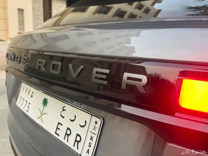 لاندروفر 2025 فيلار p250 مالك اول ممشى 21 الف بحالة الجديد 90