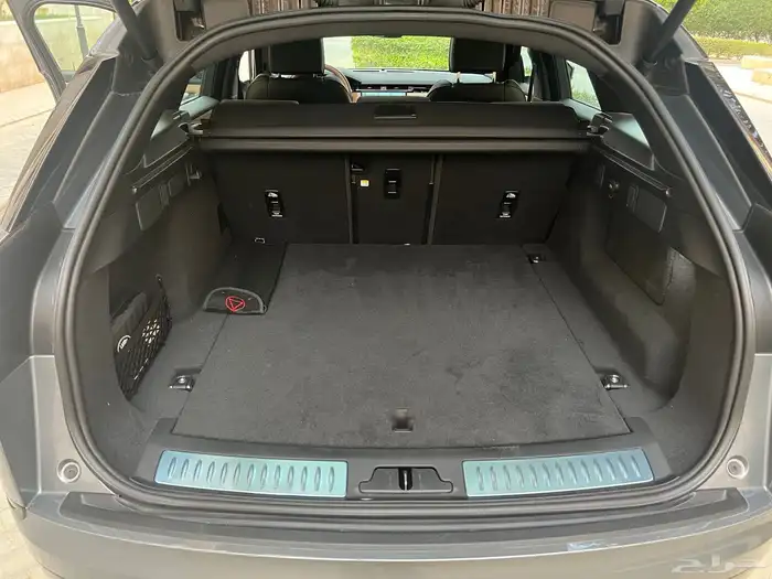 لاندروفر 2025 فيلار p250 مالك اول ممشى 21 الف بحالة الجديد 30