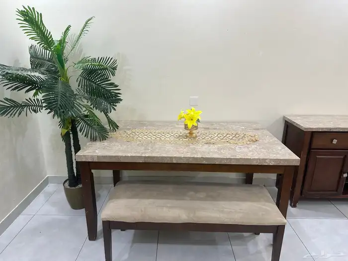 سرير بيبي وطاولة طعام 1