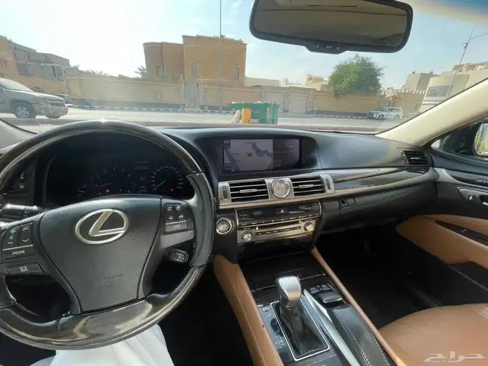 لكزس LS460 2014 نظيف 15