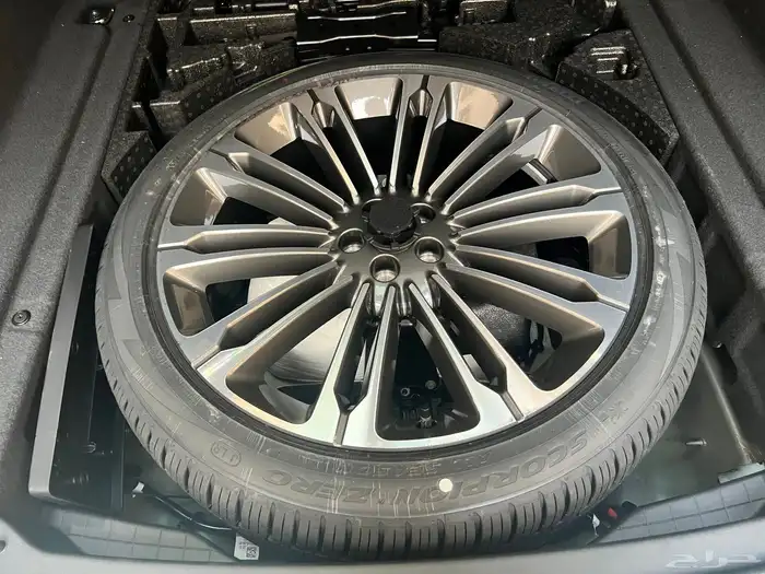 لاندروفر 2025 فيلار p250 مالك اول ممشى 21 الف بحالة الجديد 31