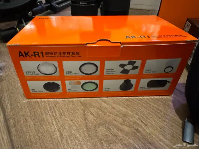 عدة تصوير كاملة  Canon 250D بعدستين   50mm   فلاش Godox 9