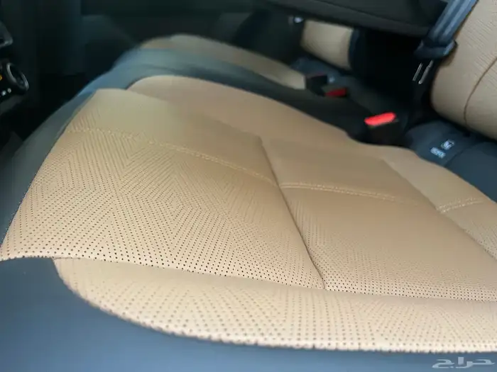 لاندروفر 2025 فيلار p250 مالك اول ممشى 21 الف بحالة الجديد 65