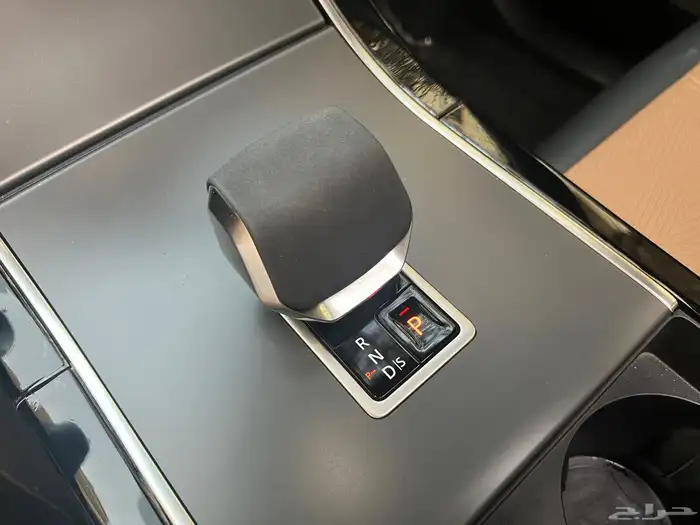 لاندروفر 2025 فيلار p250 مالك اول ممشى 21 الف بحالة الجديد 29