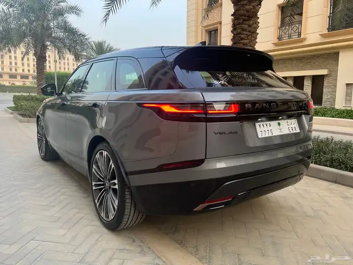 لاندروفر 2025 فيلار p250 مالك اول ممشى 21 الف بحالة الجديد 41