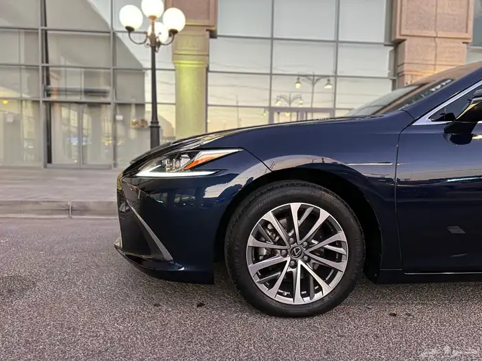 لكزس ES300 2023 سعودي 3