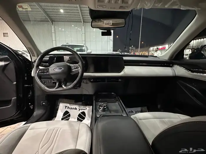 فورد تورس تيتانيوم موديل 2025 فل كامل شبه جديده 11