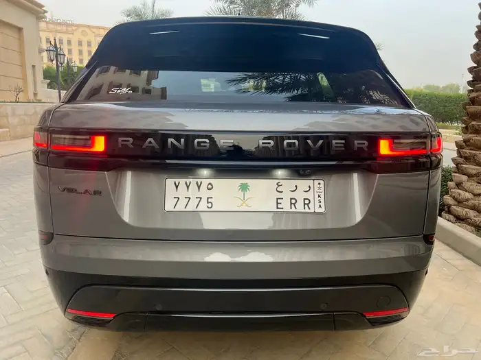 لاندروفر 2025 فيلار p250 مالك اول ممشى 21 الف بحالة الجديد 45