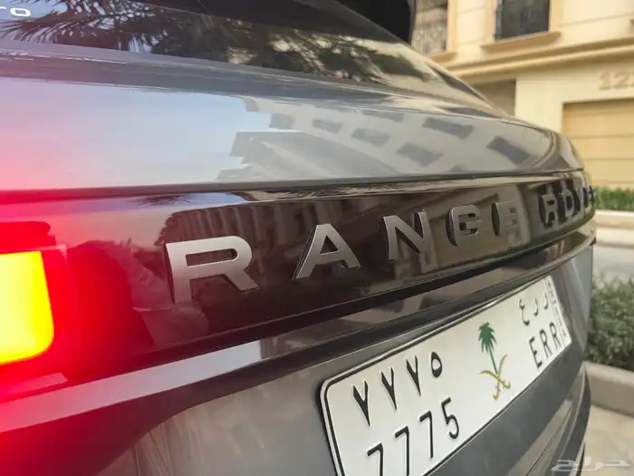 لاندروفر 2025 فيلار p250 مالك اول ممشى 21 الف بحالة الجديد 91