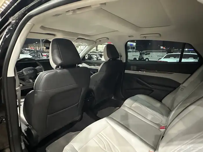 فورد تورس تيتانيوم موديل 2025 فل كامل شبه جديده 10