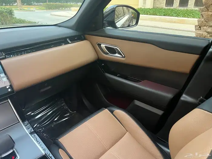 لاندروفر 2025 فيلار p250 مالك اول ممشى 21 الف بحالة الجديد 47