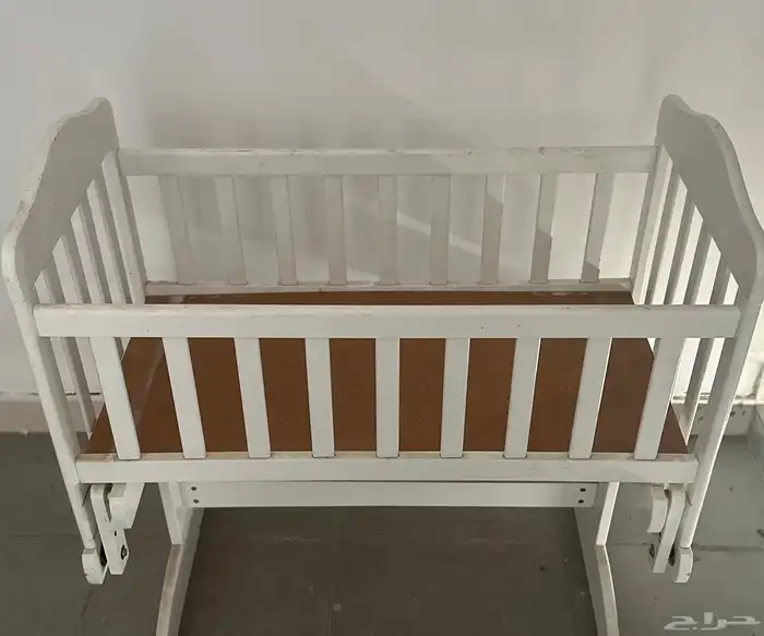 سرير بيبي وطاولة طعام 0