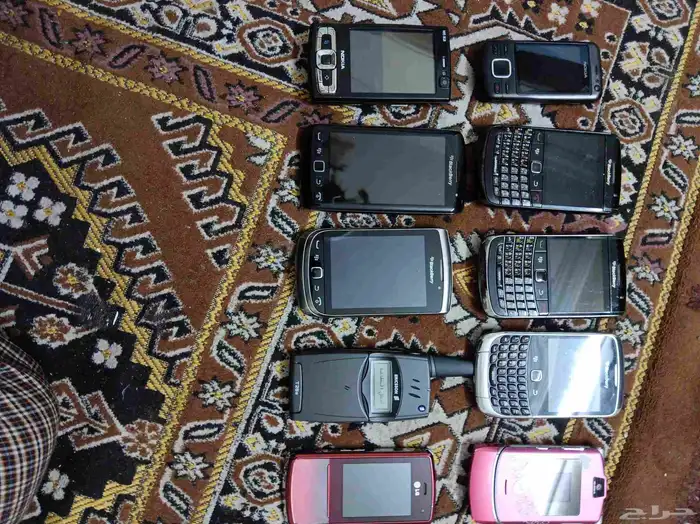 مجموعة جوالات منها 5 بلاك 2 نوكيا 1سوني إريكسون 1LGوموتوريلا 0