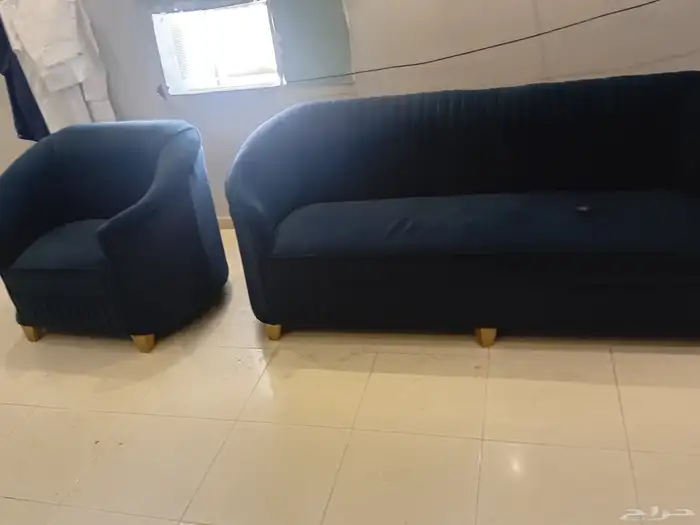 كنب اربع قطعة كبيرة وكلاسيكي وفخم ونظيف 600ريال 3