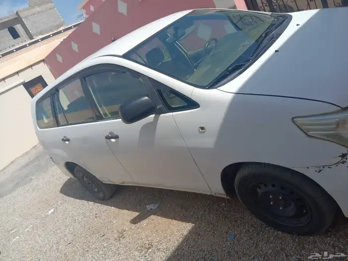 انوفا 2013ماشيه قير عايدي ماشيه 250الف وكاله دقات واضحه 0