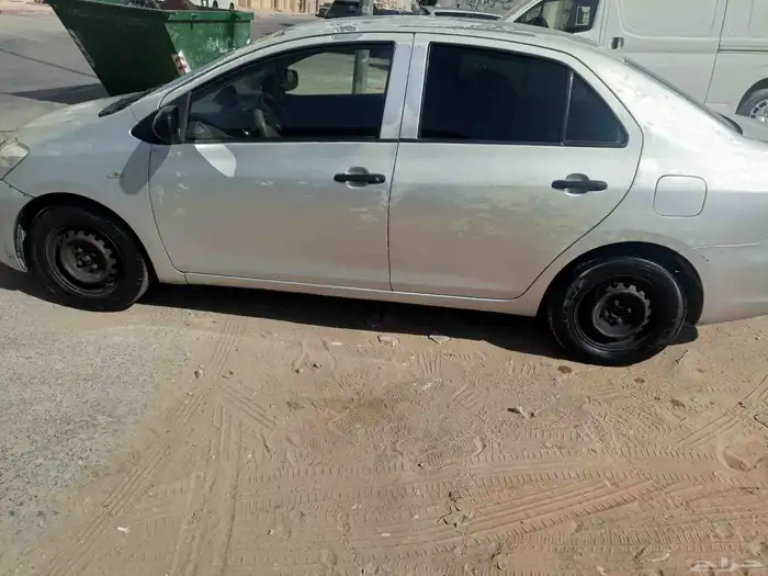 تويوتا يارس موديل 2011 قير اتوماتيك ماكينه بحاله ممتازة 7