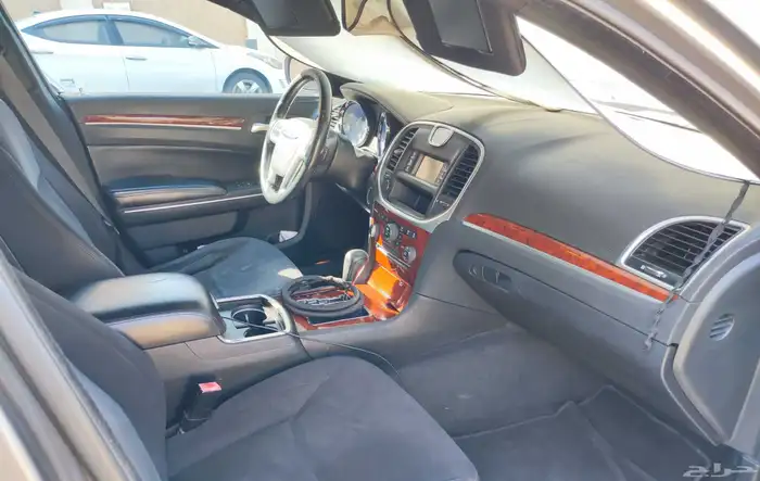 للبيع كرايسلر 2012 نظيف 3